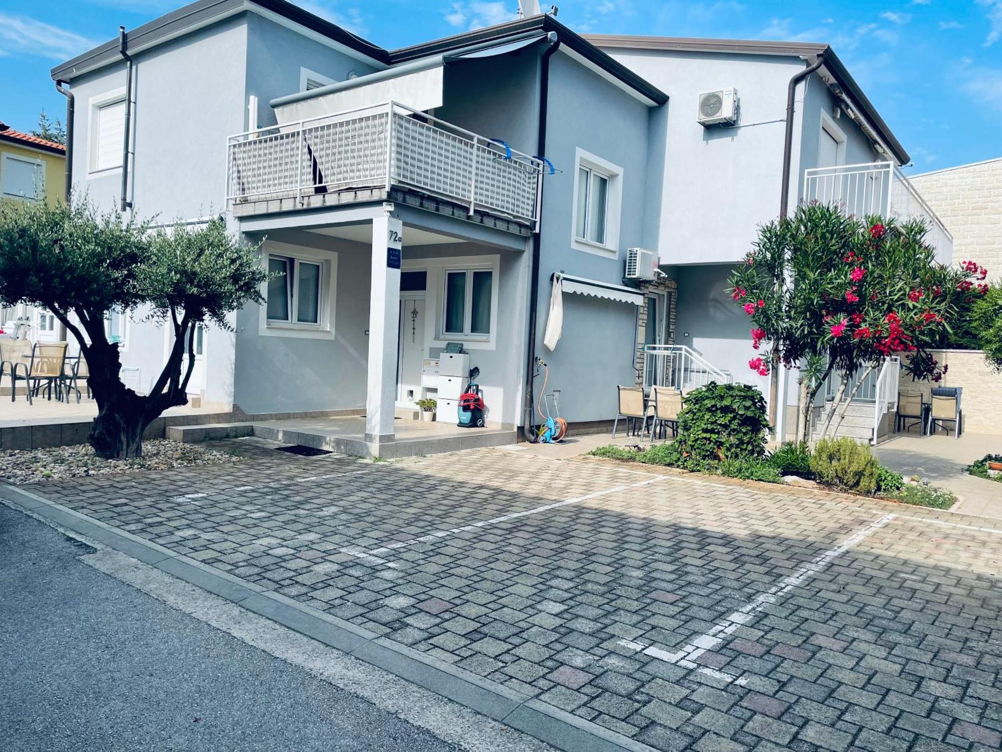 Olea Apartment *